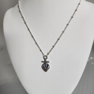 Elegant Silver Pendant Necklace